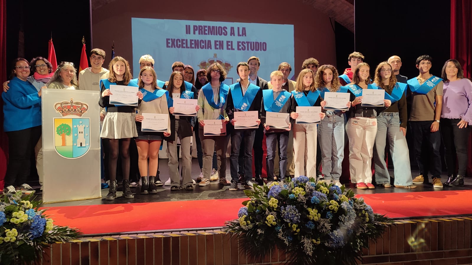 En este momento estás viendo El alcalde subraya la excelencia académica de los galardonados en la 2ª edición de los Premios otorgados por el Ayuntamiento: “vuestro éxito personal conecta también con el progreso de nuestro pueblo”
