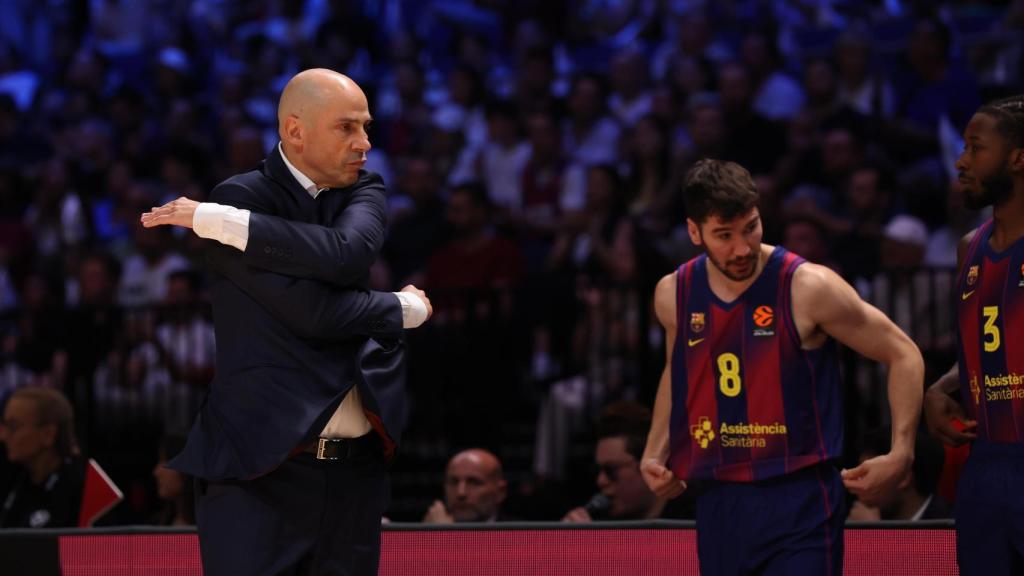 Joan Peñarroya, enfadado durante la derrota del Barça de basket contra el Dubai