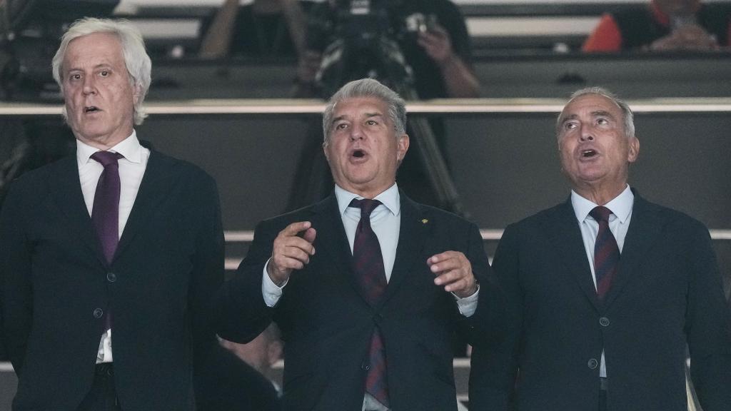 Josep Cubells, Joan Laporta y Rafa Yuste asisten a la derrota del Barça de basket en el clásico de Euroliga contra el Real Madrid