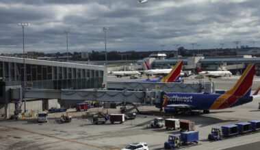 Dos aviones chocan en la pista de un aeropuerto de Nueva York por la falta de controladores aéreos en EEUU