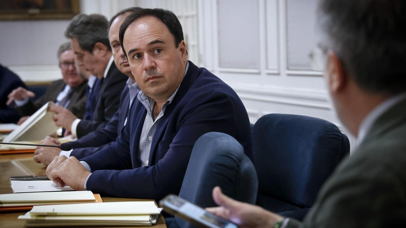 Pérez Llorca se reúne con la dirección de Vox para pactar su investidura y ve cercano el acuerdo: "Hay buena sintonía"