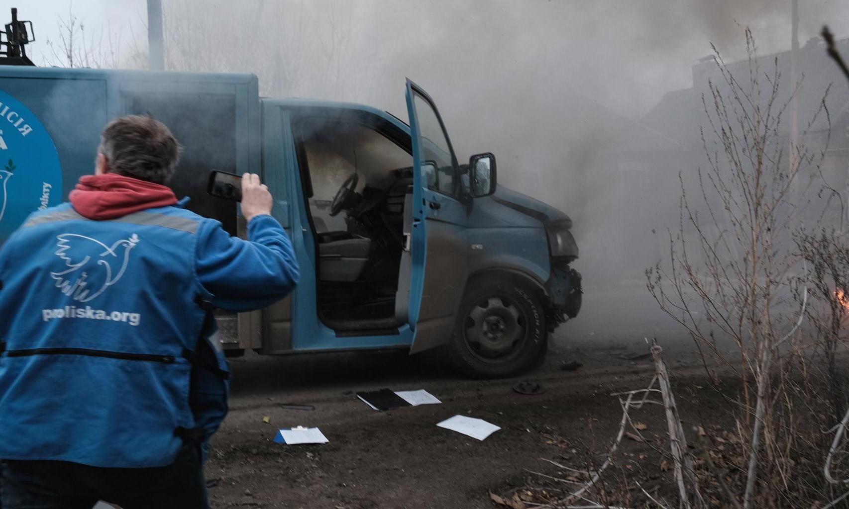 Un dron ruso ataca en Ucrania un vehículo humanitario identificado en el que viajaba la corresponsal de El Español