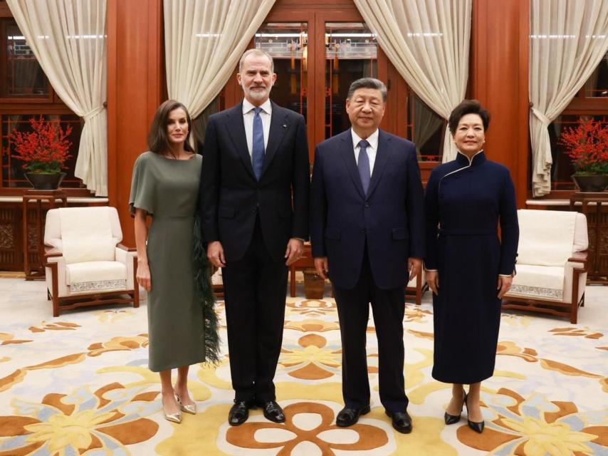 Xi Jinping y su esposa posan con los Reyes.