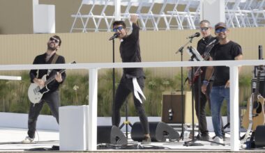 Los 'curas rockeros' de Alcalá que escuchan 2 M de personas en Spotify con giras por todo el mundo: "Nos tachan de herejes"