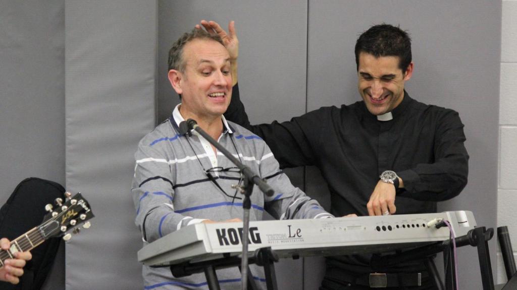 El padre Curry durante el concierto en Dallas (EEUU) en 2015.