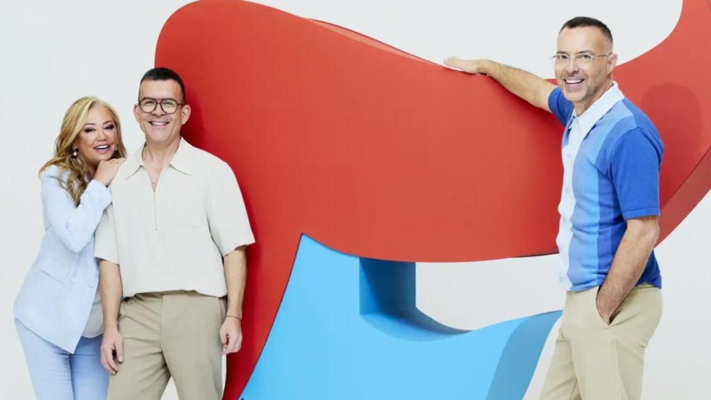 Belén Esteban, con Óscar Cornejo y Adrián Madrid.