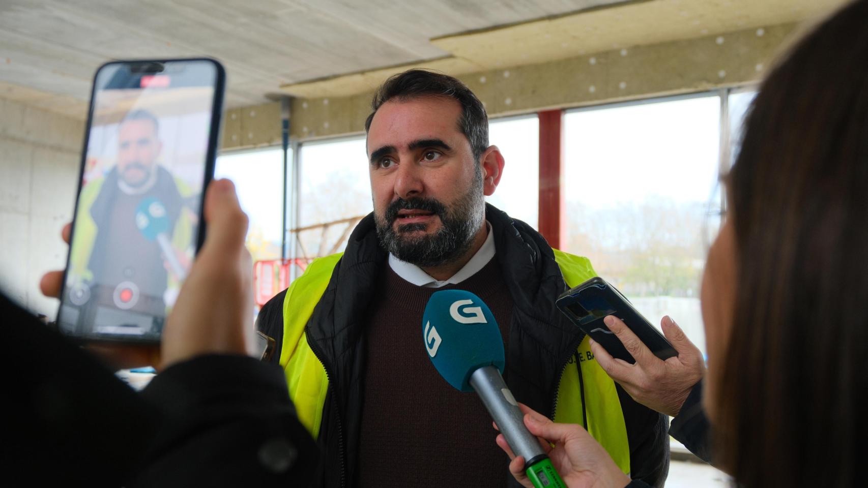 Fernando Martínez, arquitecto del multiusos de Bastiagueiro, en Oleiros: "Es un doble sueño"