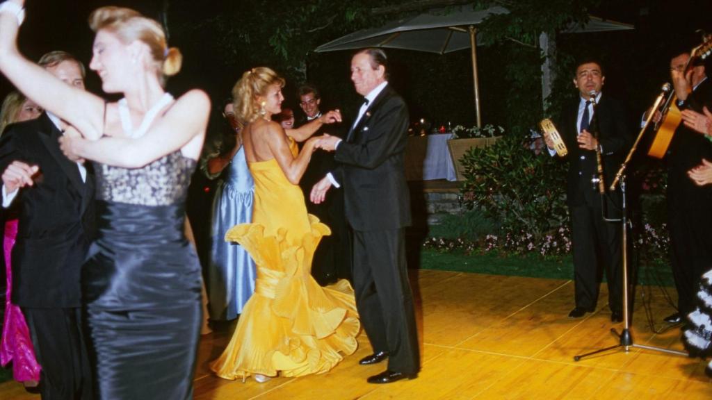 Carmen Cervera y el barón Thyssen en Marbella. Año 1995.