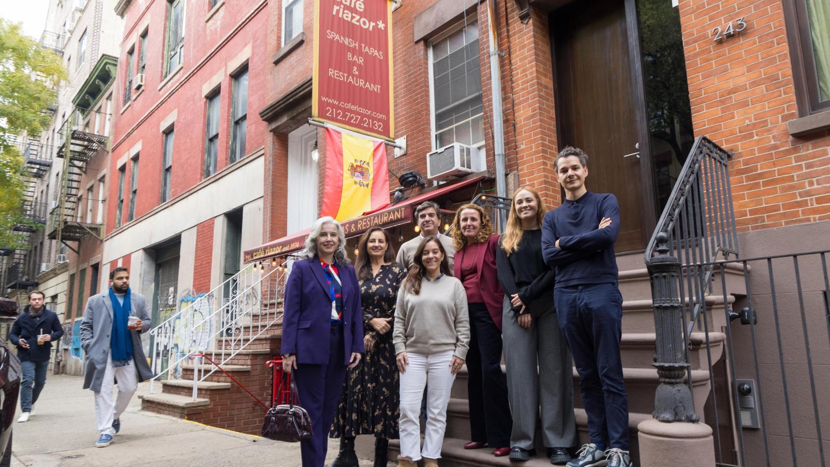El talento coruñés afincado en Nueva York, reunido en una cafetería llamada Riazor