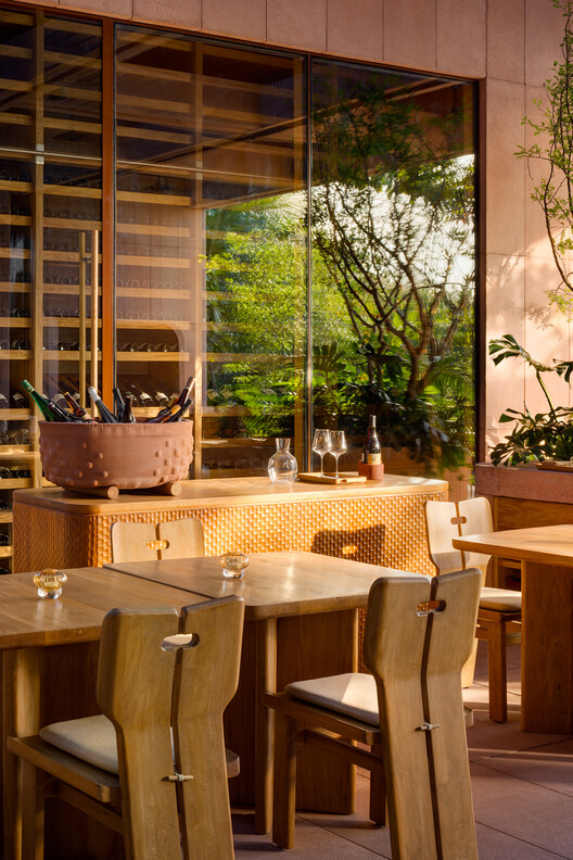 Restaurante Rubra / Ignacio Urquiza + apda Ana Paula de Alba - Fotografía interior, Madera, Mesas, Iluminación, Sillas