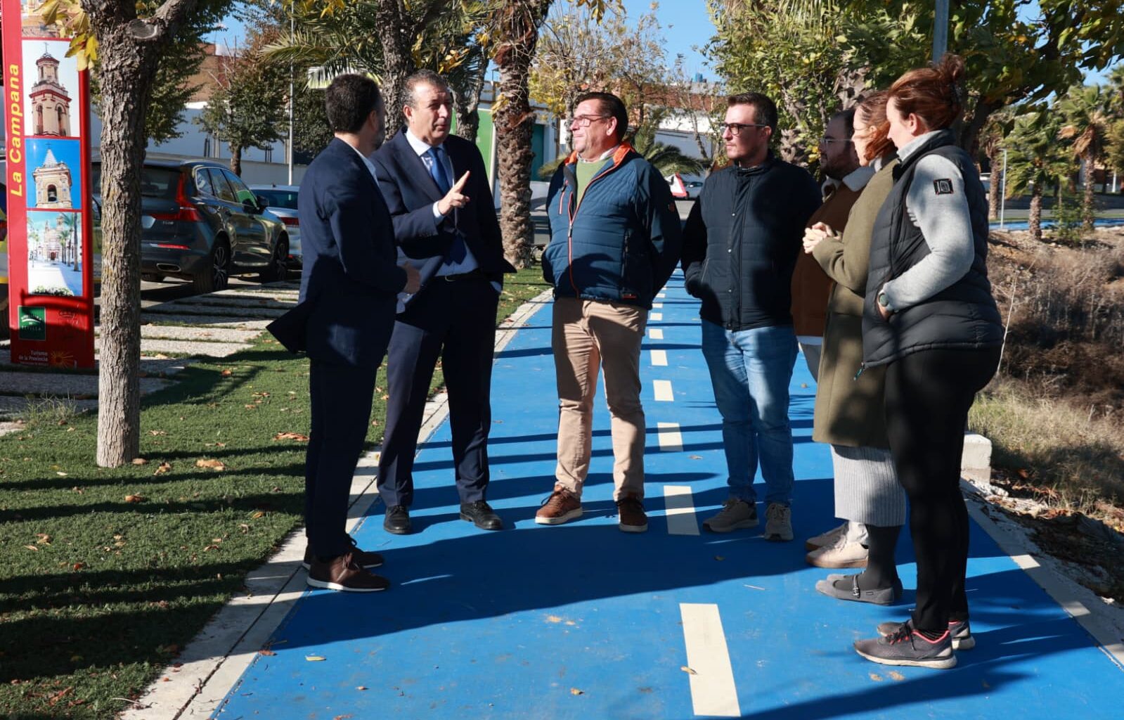 Javier Fernández pone a La Campana como ejemplo de "pueblo amable con el medioambiente" tras visitar los proyectos que están en marcha con fondos gestionados por la Diputación