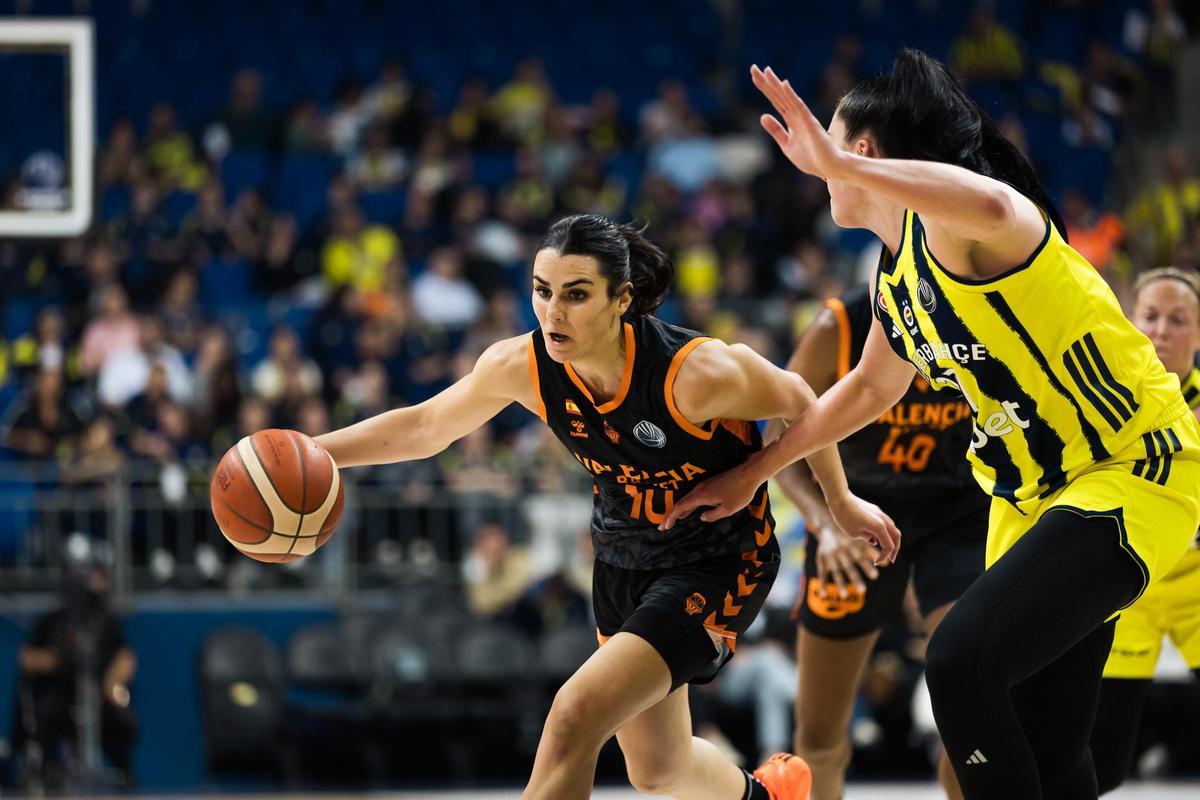 Leti Romero, titular y con 5 puntos y 3 asistencias en sus 22 minutos en pista