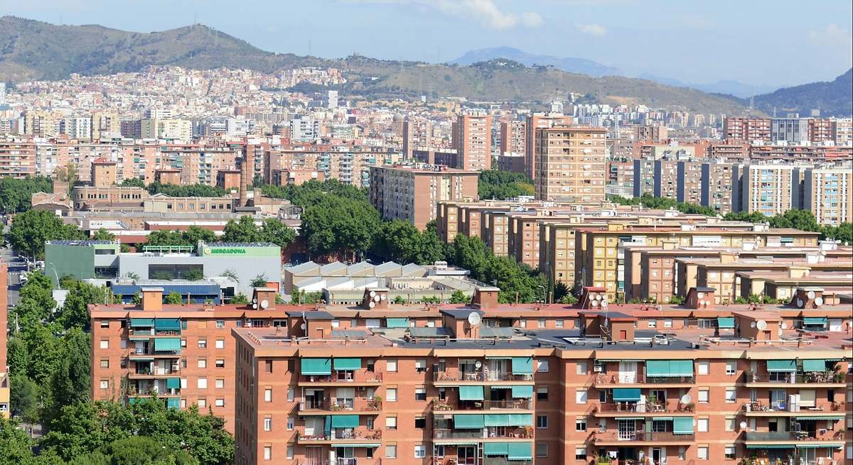 Los expertos de la Comisión Europea proponen que las herencias inmobiliarias, las plusvalías por venta de pisos y los suelos vacíos tributen más