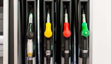 Gasolina low cost o de marca: la OCU analiza su calidad y revela si hay diferencias que afecten al motor del coche