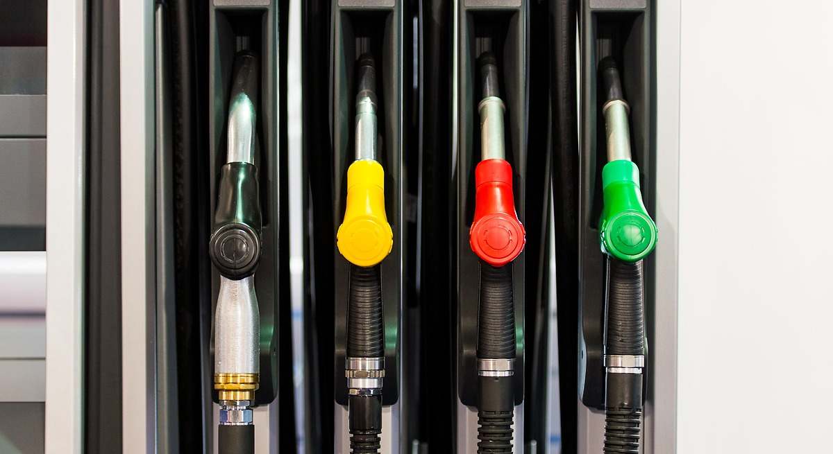 Gasolina low cost o de marca: la OCU analiza su calidad y revela si hay diferencias que afecten al motor del coche