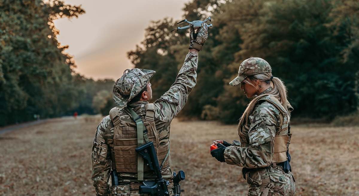 Bélgica envía cartas para alistarse en el servicio militar a los jóvenes 17 años con un sueldo de 2.000 euros al mes durante un año