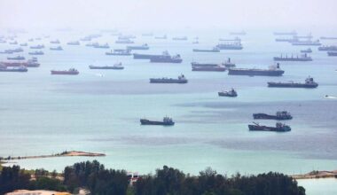 los avisperos de buques llenos de crudo se multiplican y anticipan un nefasto final para el 'oro negro'