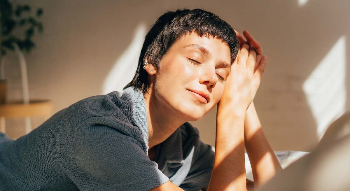 Las señales más comunes que alertan de que tienes falta de vitamina D y cómo aumentar los niveles de forma natural