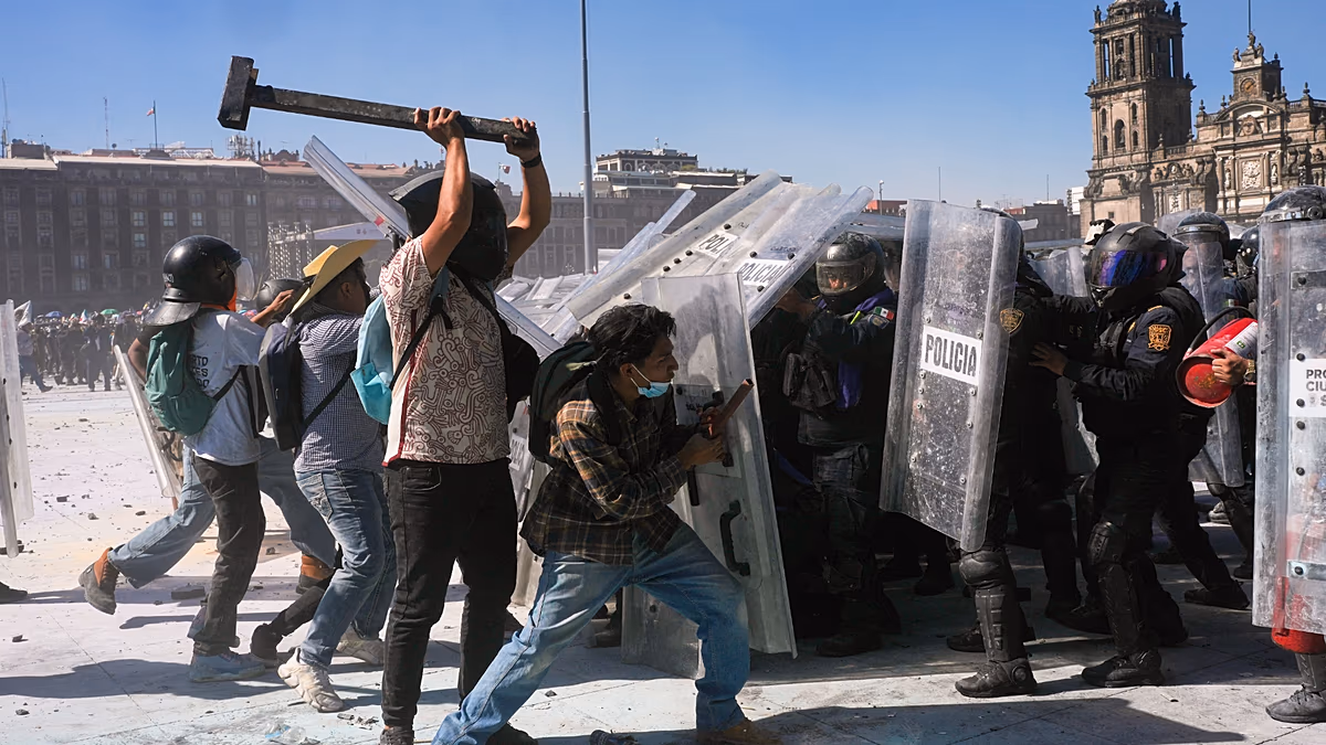 La Generación Z toma las calles de México: 20 detenidos y más de 100 policías heridos