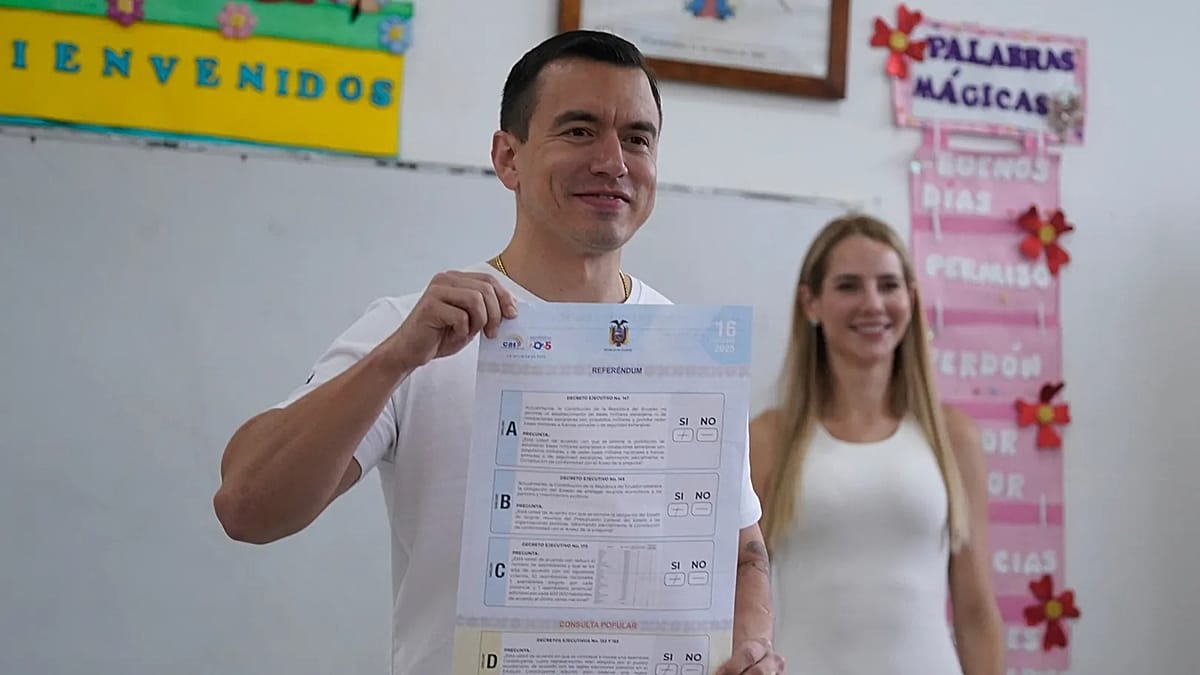 El presidente de Ecuador cambia a medio Gabinete tras su debacle en el referéndum