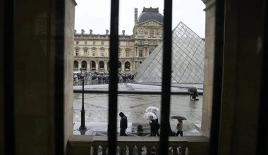 El Louvre instalará nuevas cámaras y sistemas antiintrusión tras el robo de las joyas de la corona