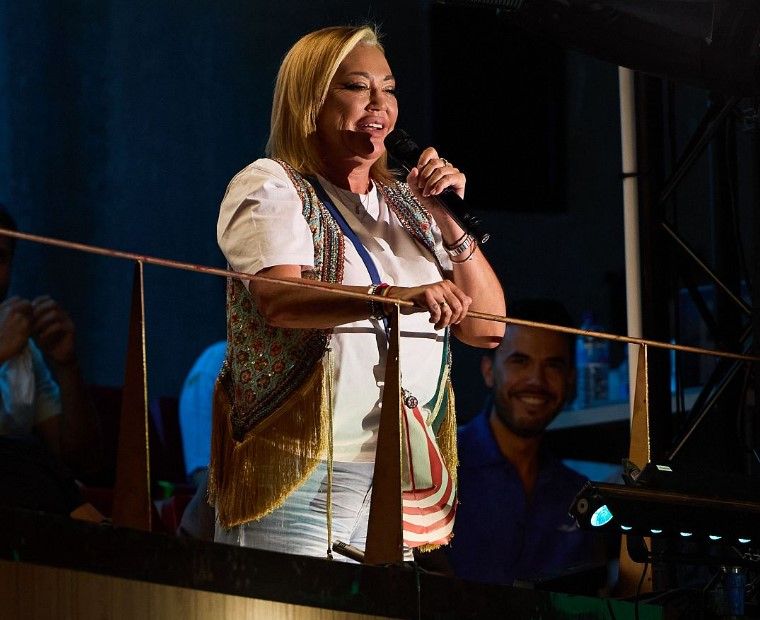 Belén Esteban conoce a Karol G en 'La Revuelta'