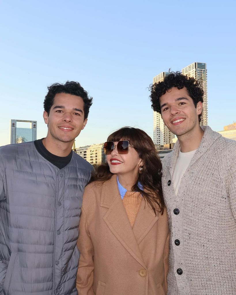 Itatí Cantoral con sus hijos, Roberto y Eduardo