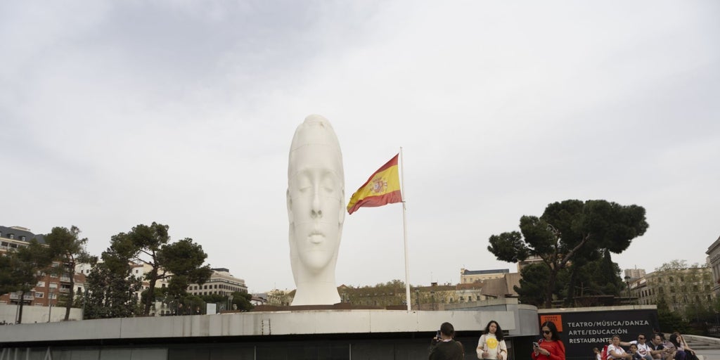 la escultura de Plensa renueva por séptimo año