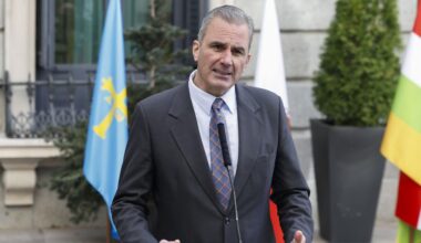 Vox aparta a Ortega Smith de la portavocía adjunta del Congreso y nombra en su lugar a Carlos Hernández Quero