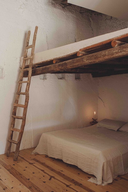Casa de los Ingleses / Belen Ilarri Studio - Fotografía interior, Dormitorio, Madera, Camas, Iluminación