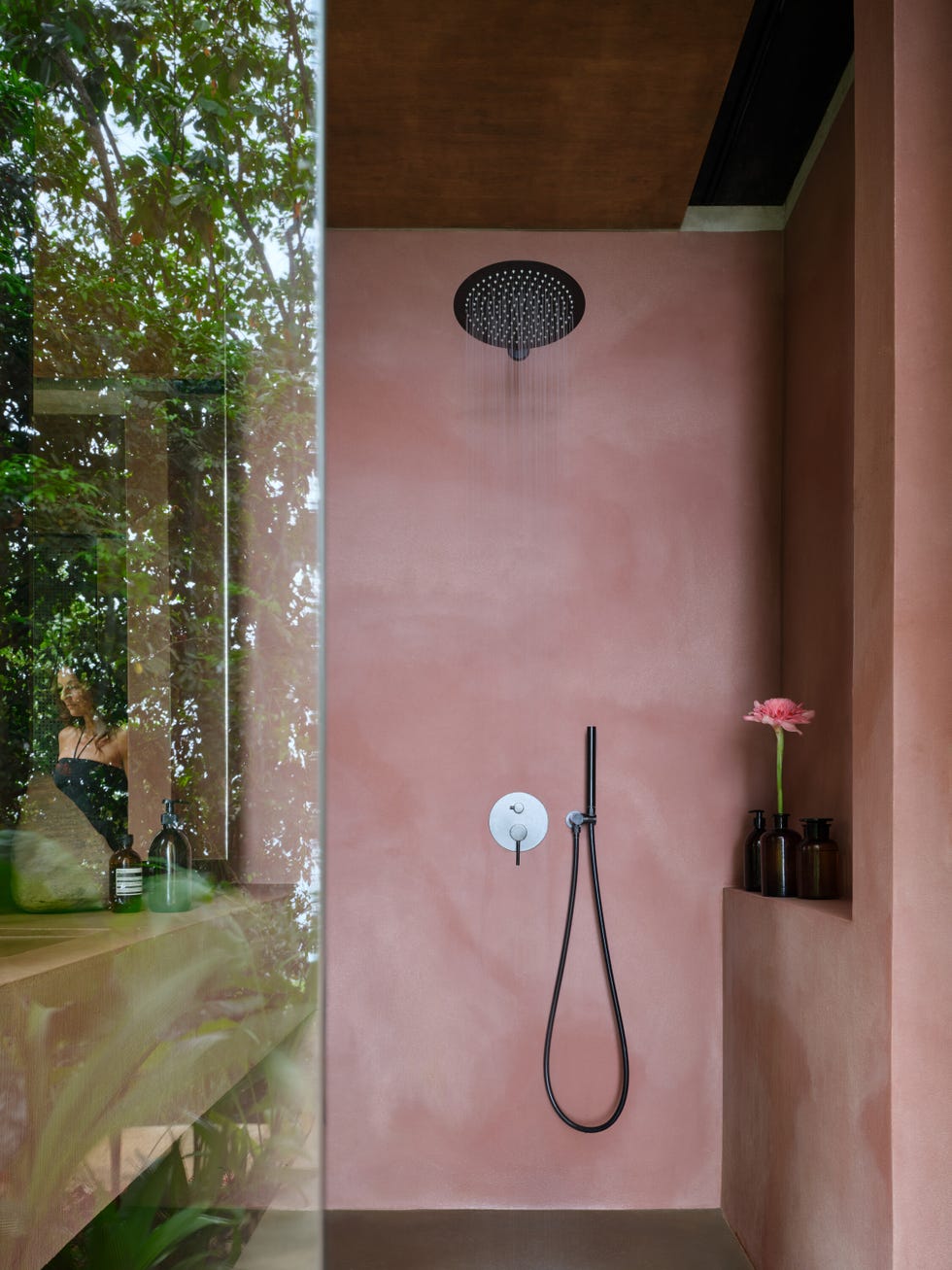 arquitecta diseno su casa en la naturaleza studio house es una vivienda sencilla en la que conviven arquitectura y paisaje