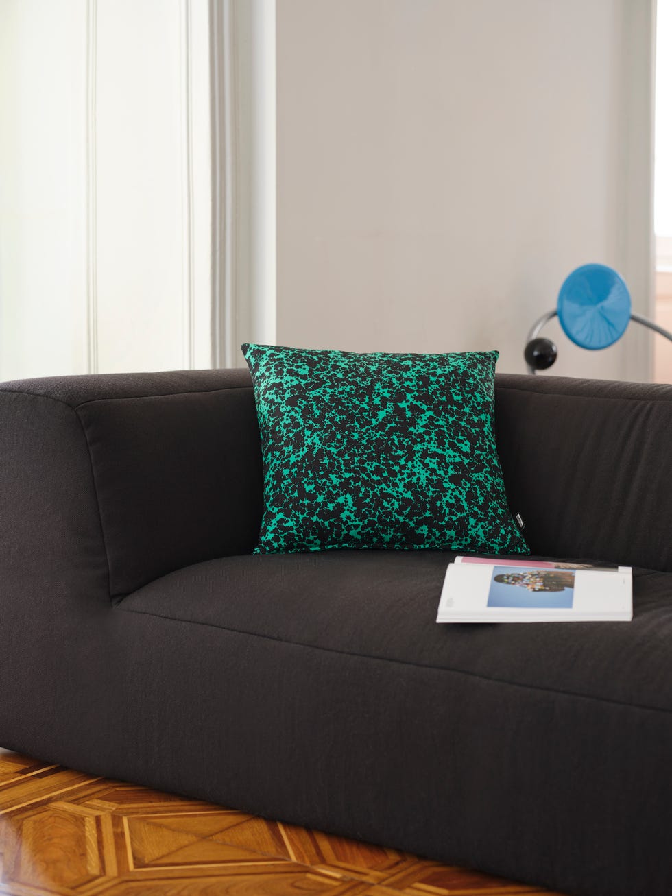 The Idea of Home, la casa milanesa que revive el espíritu Memphis the idea of home, casa milanesa revive espiritu memphis