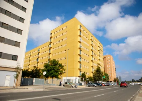 Imagen secundaria 1 - Sevilla Este, la insospechada trinchera arquitectónica contra los bloques cebras