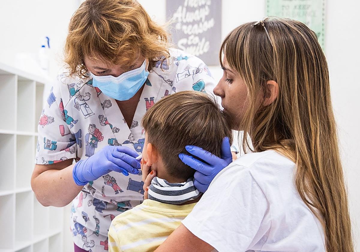La incidencia de la gripe sube empujada por contagios en niños y adolescentes