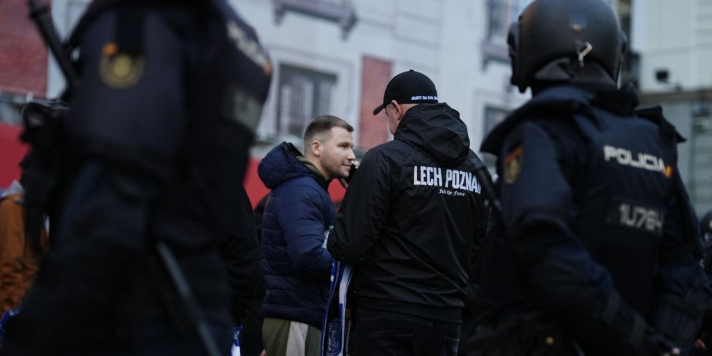 La mala previsión dejó sin policías antidisturbios a Vallecas durante la reyerta entre 500 ultras del Rayo y del Lech Poznan