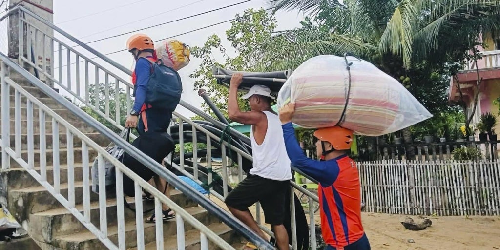 Filipinas evacúa a un millón de personas antes de la llegada del supertifón Fung-wong