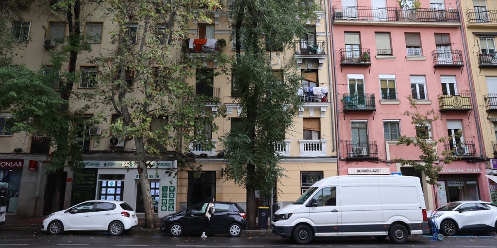 los tres hermanos sin escrúpulos que alquilan todo un edificio para la prostitución