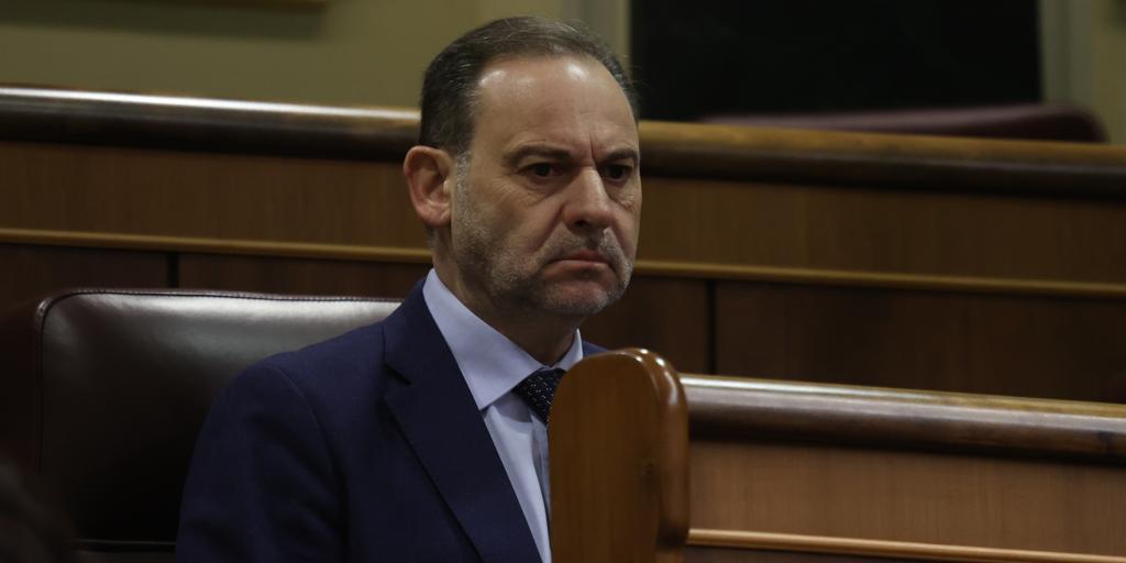 Ábalos pide cuentas a Puente por un supuesto cobro irregular de dietas y «amaños» en contratos en el Puerto de Valencia