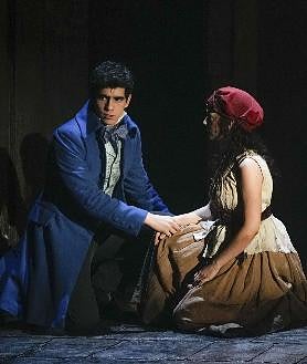 Imagen secundaria 2 - Tres imágenes de 'Los miserables'