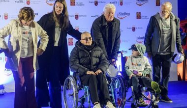 Richard Gere enamora a La Arrixaca: «Si mi país tuviera otro presidente, podríamos aprender mucho de la sanidad de España»