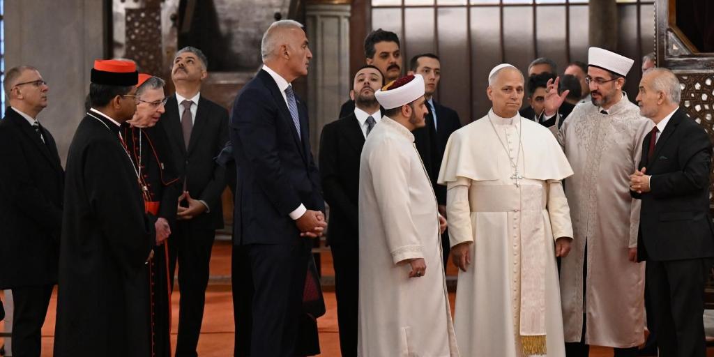 El Papa rompe la tradición y declina rezar durante la visita a la mezquita de Estambul