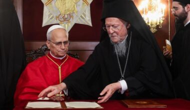 El Papa viaja al Líbano tras una visita histórica a Turquía donde declinó rezar en la mezquita de Estambul