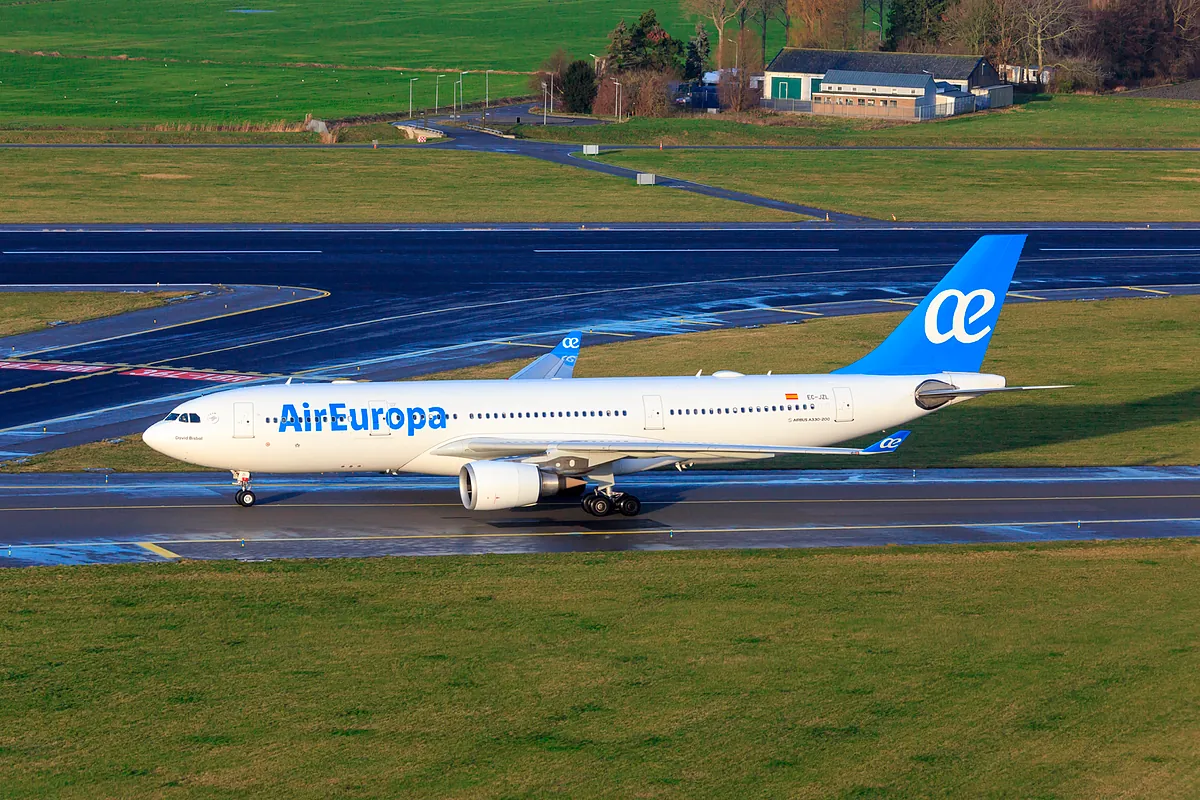 Air Europa comprará hasta 40 aviones A350 a Airbus e intensificará su lucha con Iberia - Expansión