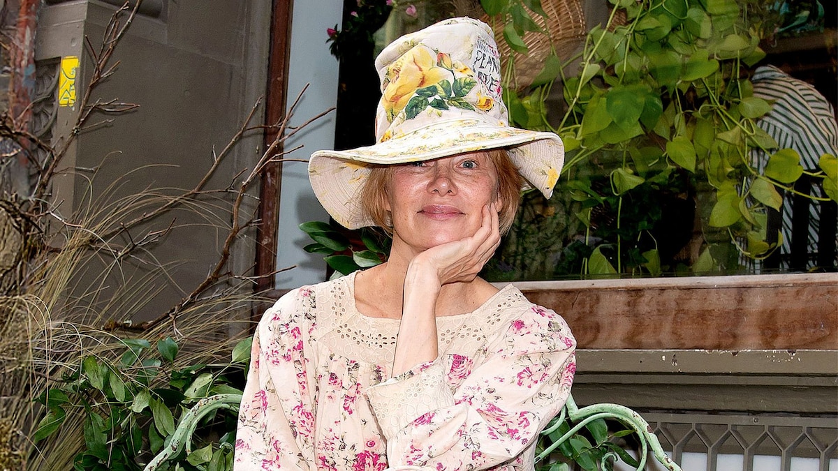 de icono de los 90 a un 'look' absolutamente irreconocible con medias de mariquitas