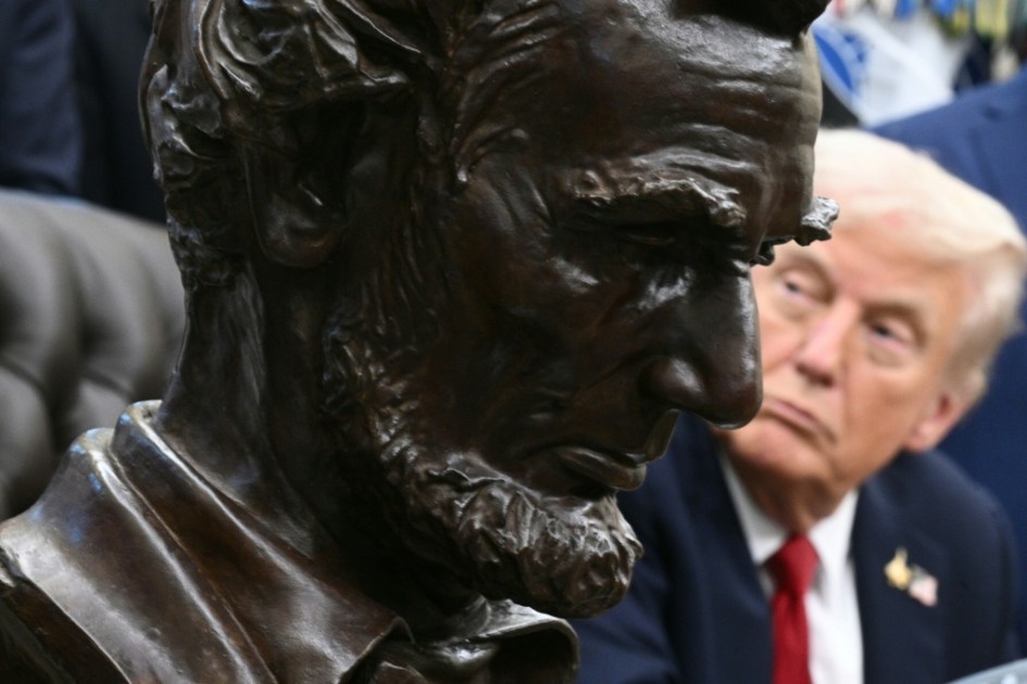 La remodelación de la Casa Blanca de Trump continúa con el Baño Lincoln