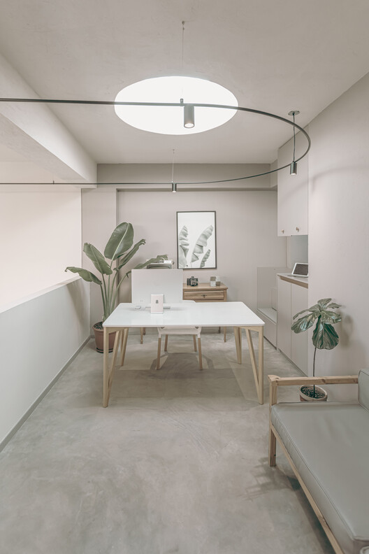 Edificio Residencial Hom / Dos Aguas Taller de Arquitectura - Fotografía interior, Comedor, Iluminación, Sillas