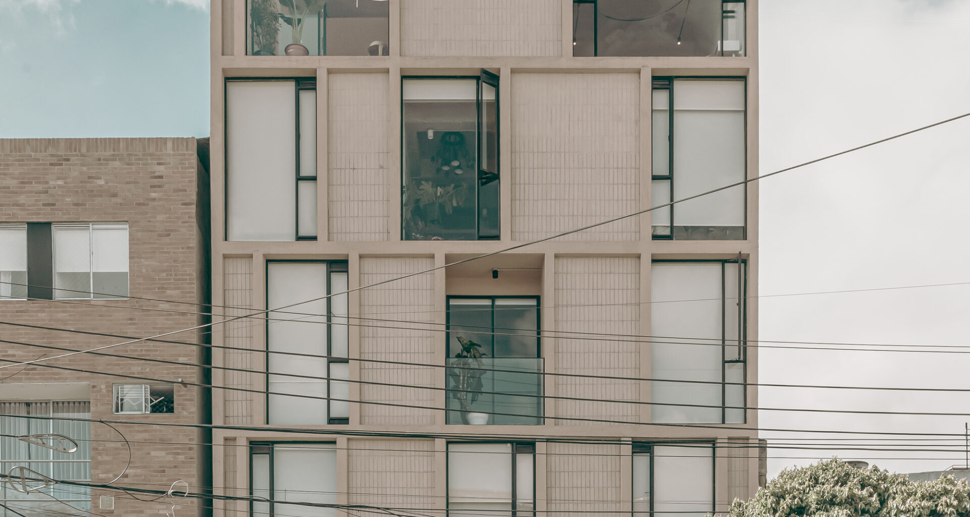 Edificio Residencial Hom / Dos Aguas Taller de Arquitectura