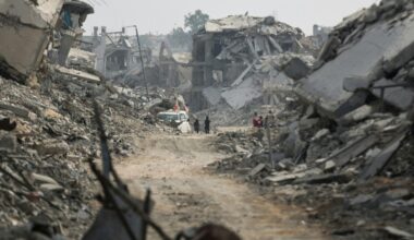 Israel identifica los restos de tres rehenes entregados por Hamás