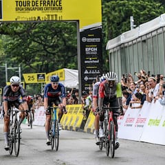 Milan, con el maillot verde, se lleva el Critérium de Singapur