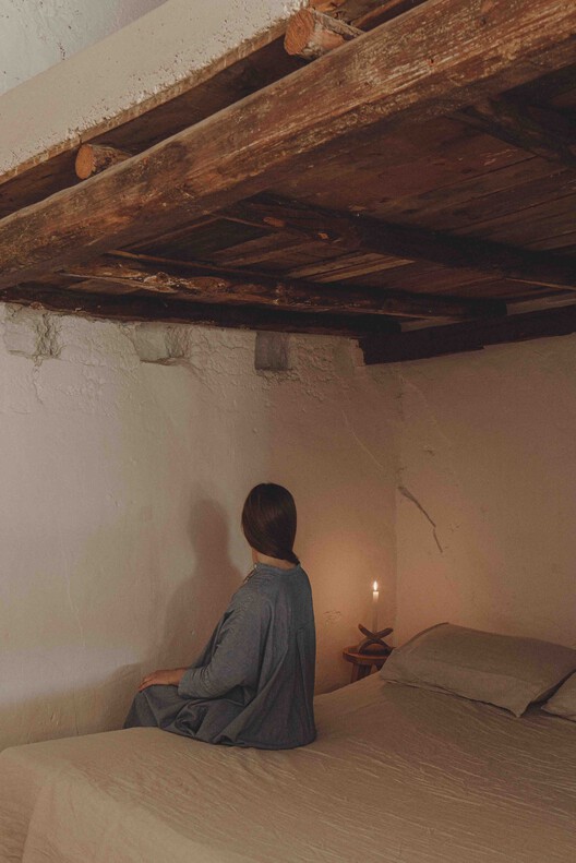 Casa de los Ingleses / Belen Ilarri Studio - Fotografía interior, Dormitorio, Madera, Camas, Iluminación
